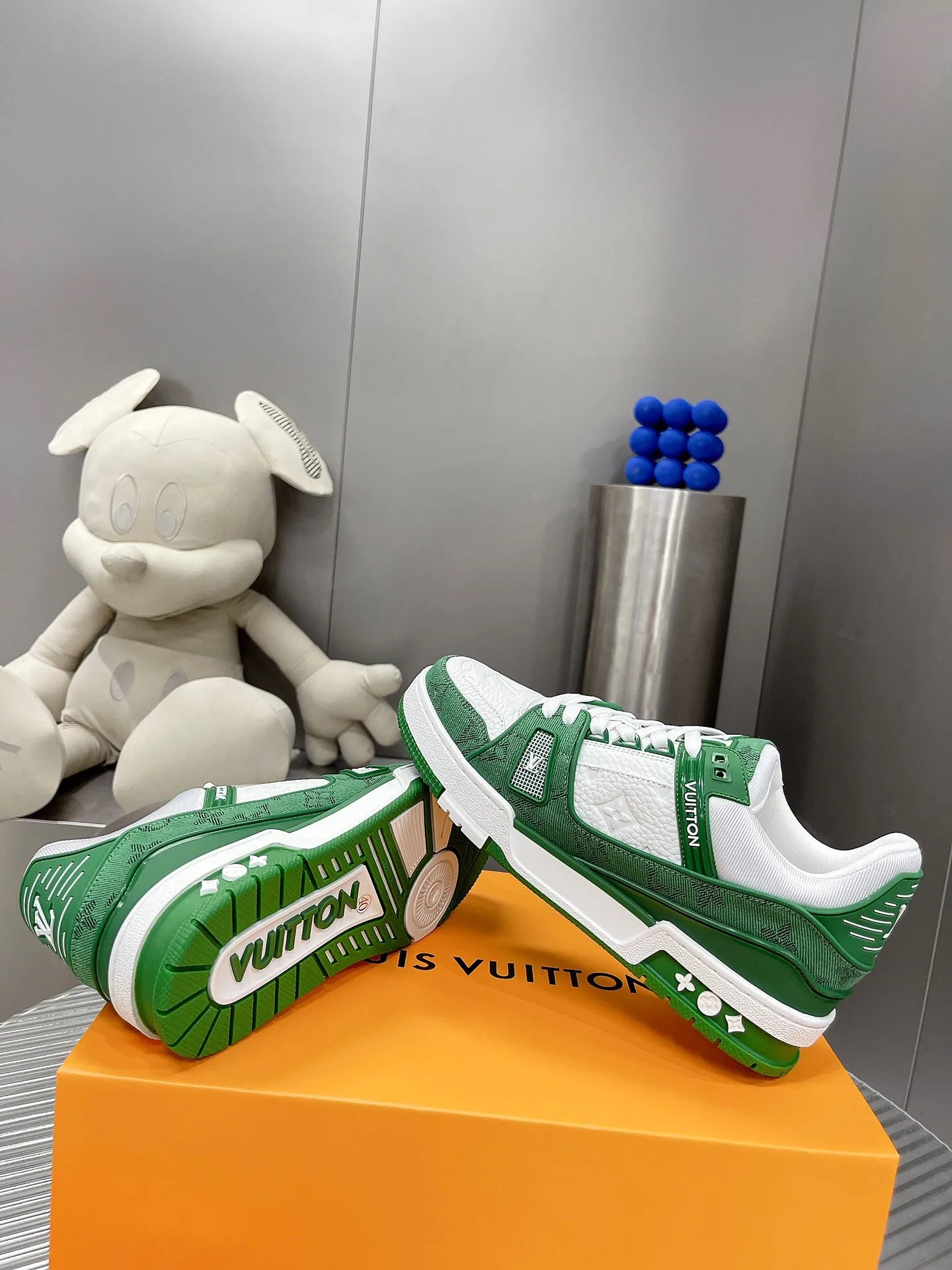 👟👟Ex-factory price 840👟👟The highest version on the Internet⚠️Feel free to compare! 2021🔥New model, purchase quality LV~Louis Vuitton by Virgin Abloh’s best-looking sneakers, Donkey Brand strongly recommends new products, official website limited edition retro basketball sneakers! Both high and low tops cost money to purchase 1:1 accurate replicas of the originals. The details are invincible, full of sincerity, imported custom-made original cowhide, the original package method is the same, the details are 100% restored, and the private model customized the original one-piece T👟👟factory price U outsole, which is different from other brands. Without the original version, this effect cannot be achieved! 35-45 (46 is custom-made and non-refundable) Some colors are available in women’s styles